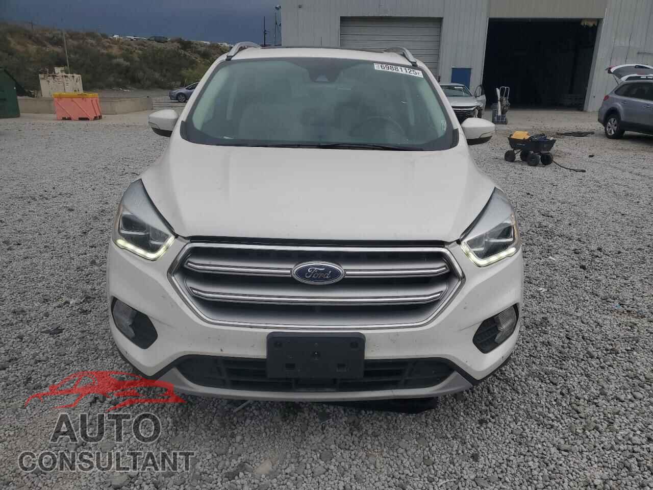 FORD ESCAPE 2017 - 1FMCU0J96HUB81328