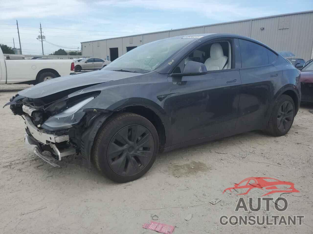 TESLA MODEL Y 2025 - 7SAYGAEE2SF273361