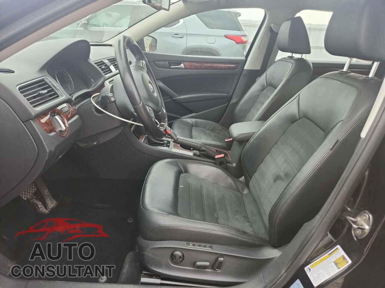 VOLKSWAGEN PASSAT 2013 - 1VWCM7A30DC052202