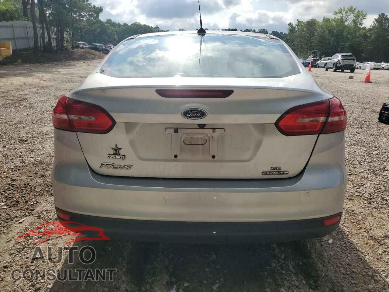 FORD FOCUS 2015 - 1FADP3F20FL280426