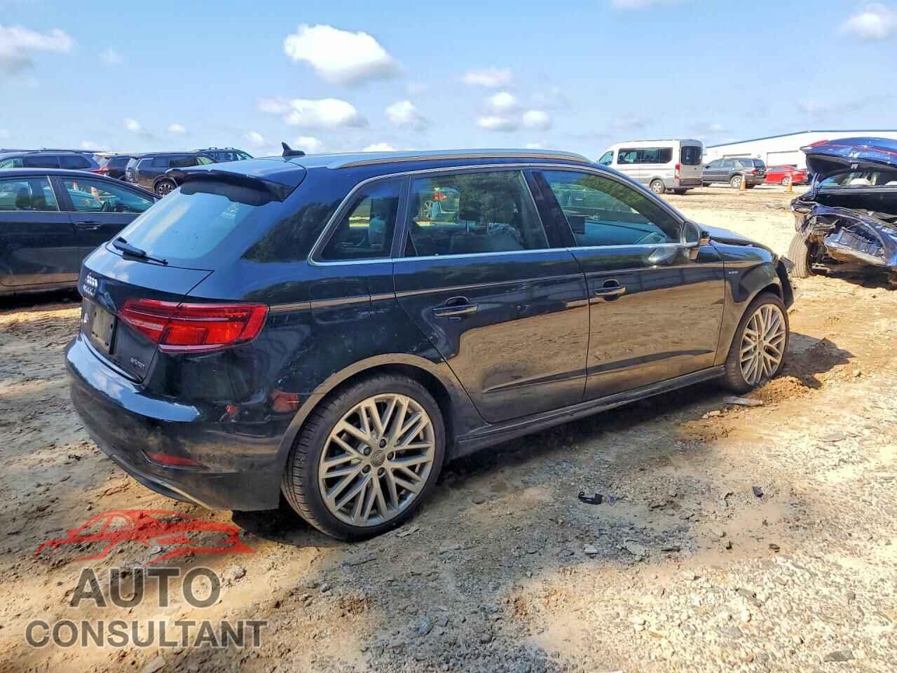 AUDI A3 2018 - WAUTPBFF7JA075951