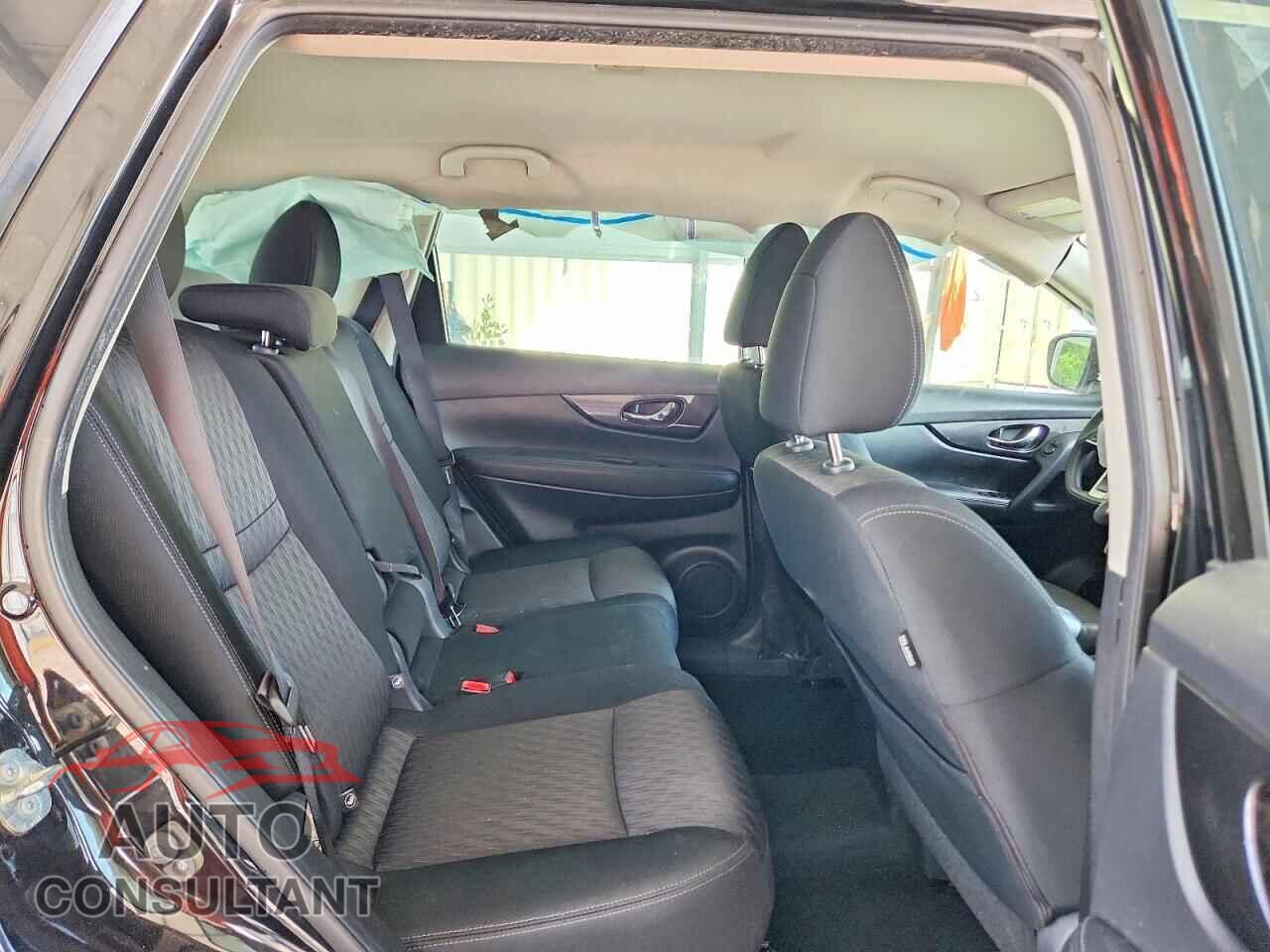 NISSAN ROGUE 2017 - KNMAT2MT2HP614014