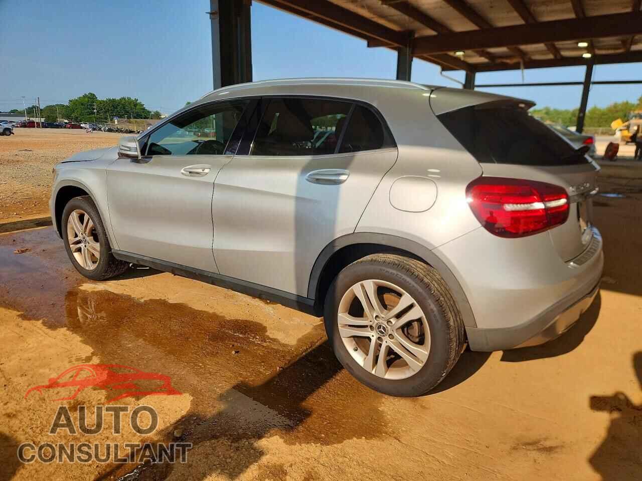 MERCEDES-BENZ GLA-CLASS 2019 - WDCTG4EBXKJ553210