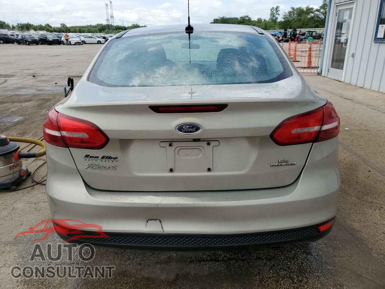FORD FOCUS 2016 - 1FADP3F28GL352913