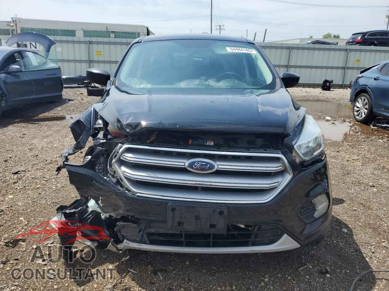 FORD ESCAPE 2017 - 1FMCU0GD7HUC77688