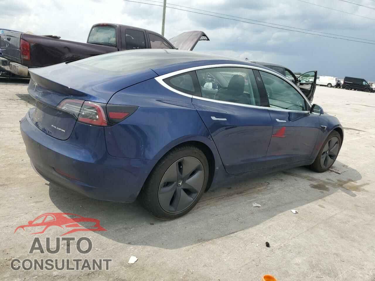 TESLA MODEL 3 2018 - 5YJ3E1EB8JF105323