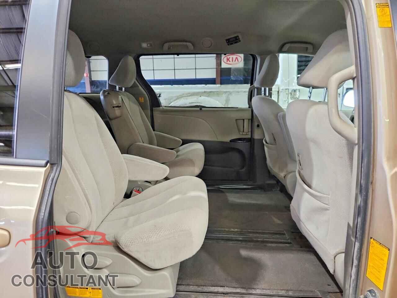 TOYOTA SIENNA 2013 - 5TDKK3DC8DS293383
