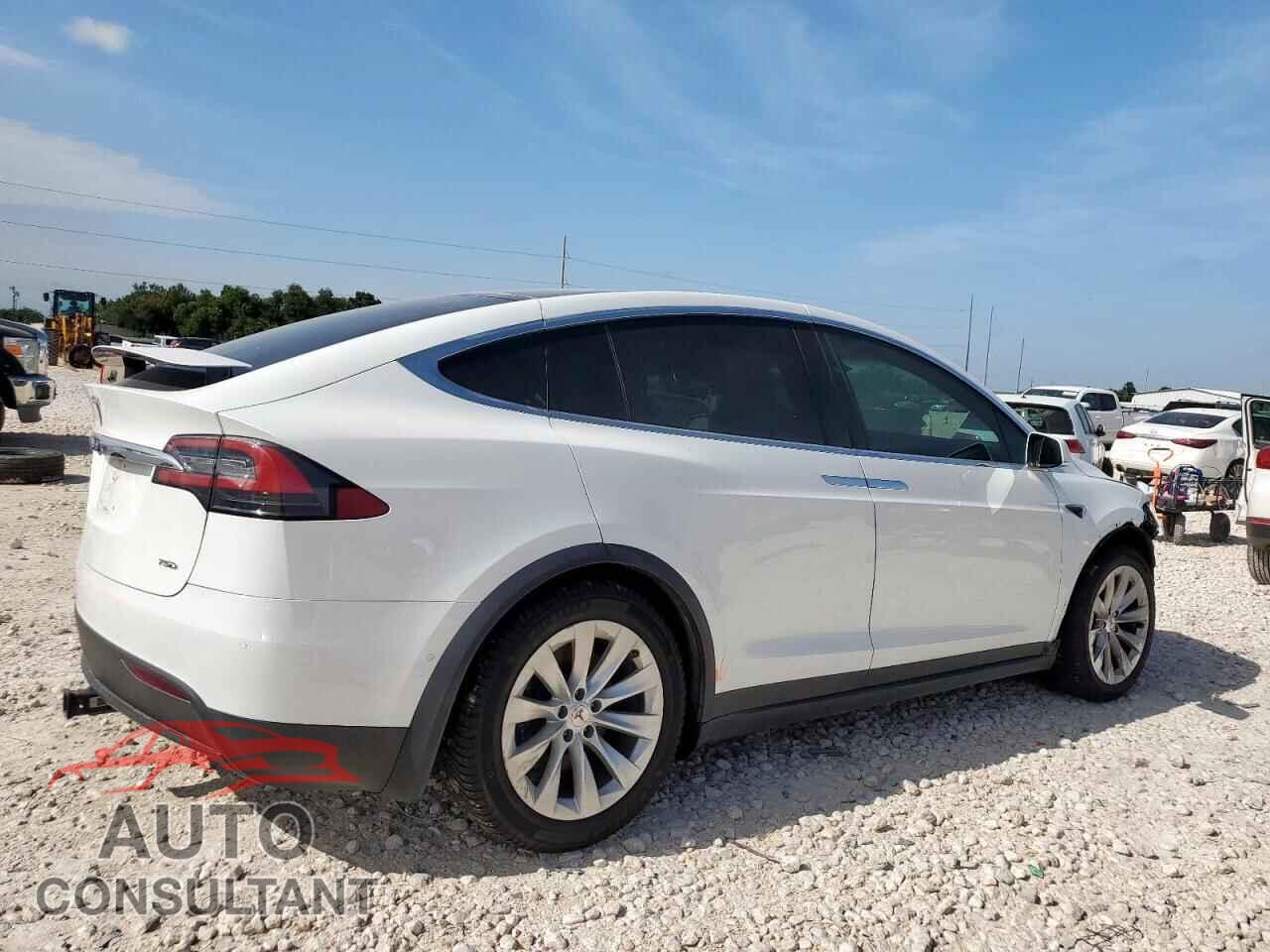TESLA MODEL X 2017 - 5YJXCAE22HF061675