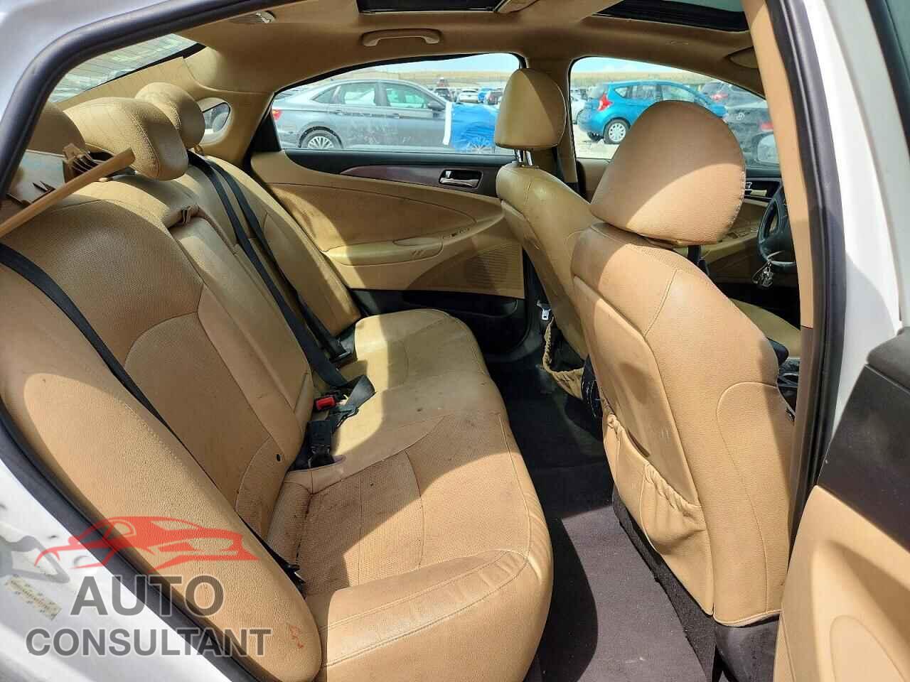 HYUNDAI SONATA 2012 - KMHEC4A48CA037782