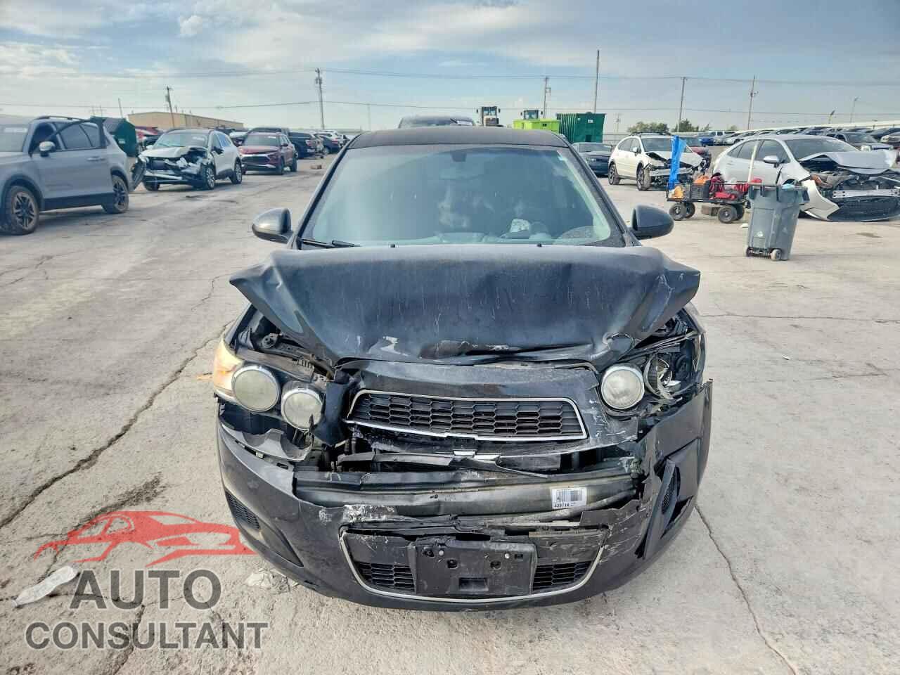 CHEVROLET SONIC 2015 - 1G1JC5SH9F4101446