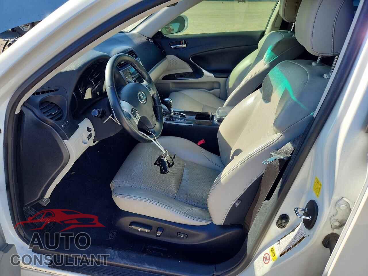 LEXUS IS 2011 - JTHBF5C26B5142133