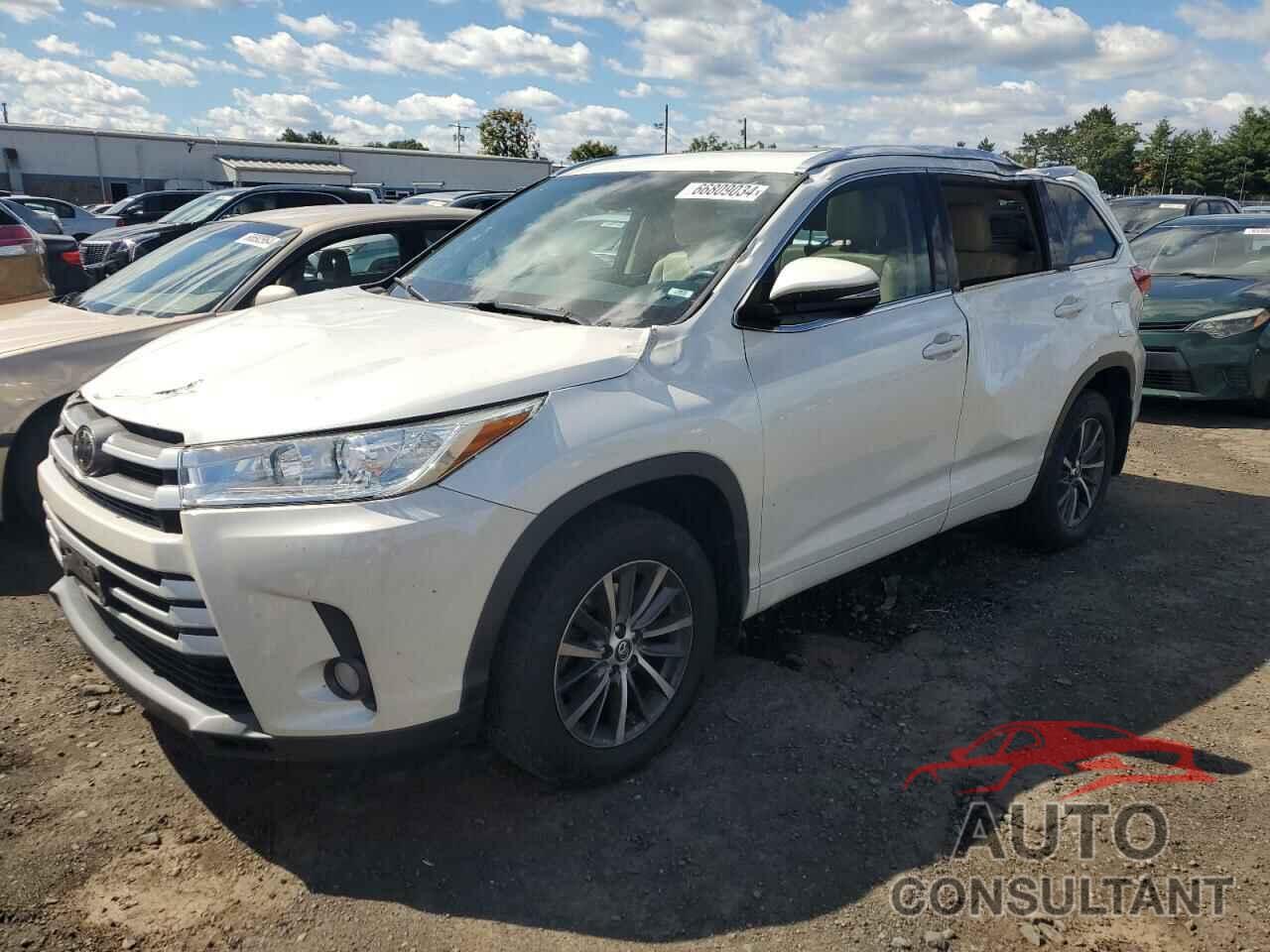 TOYOTA HIGHLANDER 2018 - 5TDJZRFH9JS832477