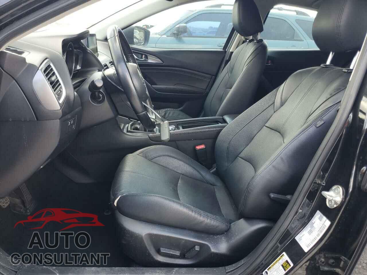 MAZDA 3 2018 - 3MZBN1M37JM163518
