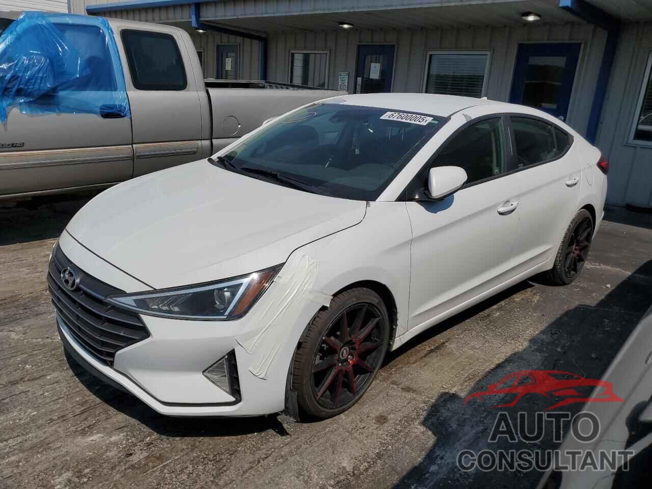 HYUNDAI ELANTRA 2019 - 5NPD84LF3KH455285