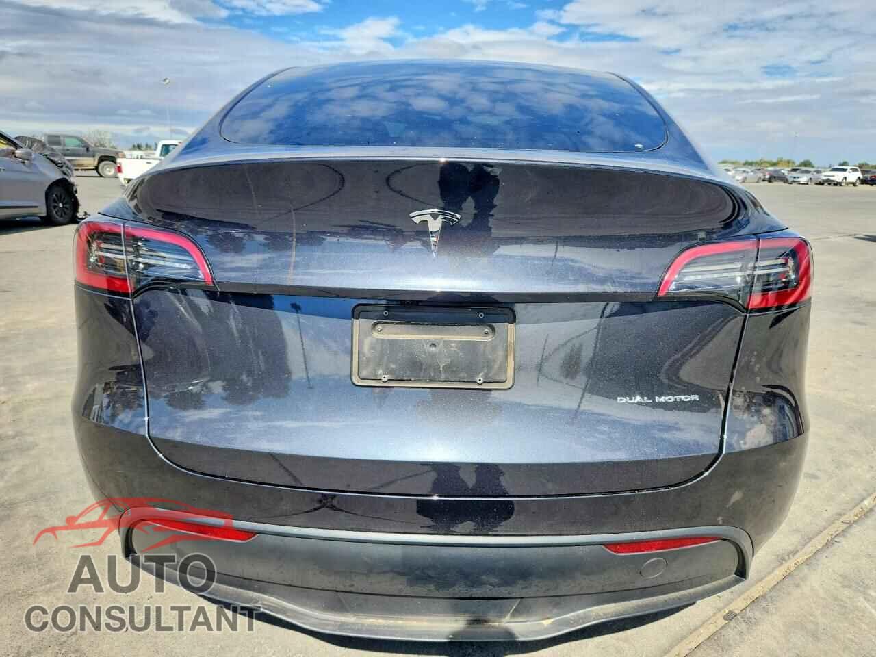 TESLA MODEL Y 2024 - 7SAYGAEEXRF010965