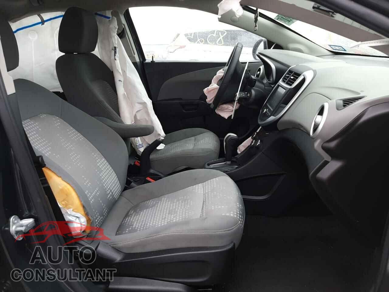 CHEVROLET SONIC 2017 - 1G1JB5SH2H4157637