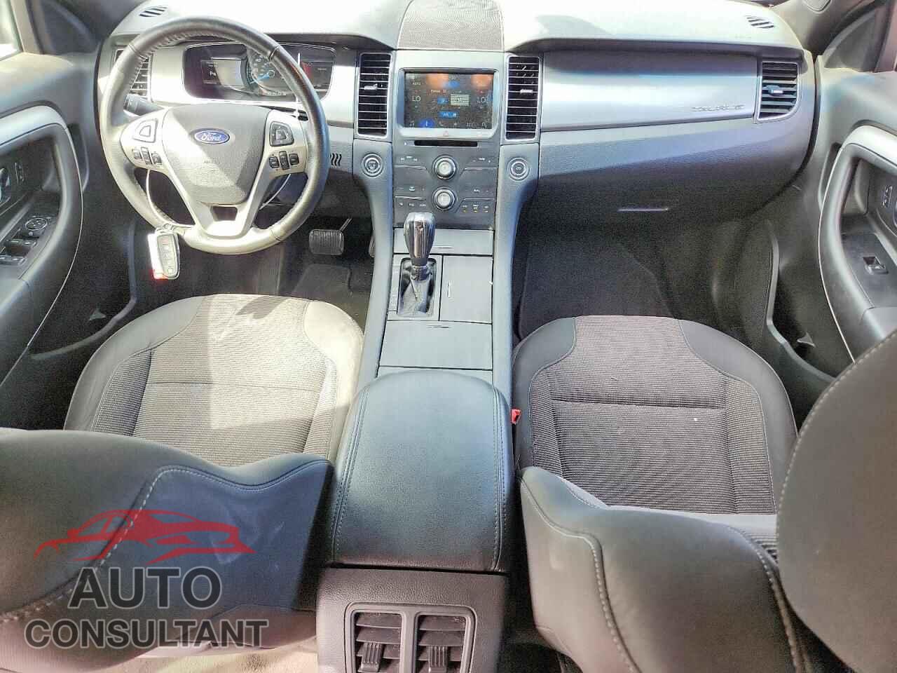 FORD TAURUS 2017 - 1FAHP2E88HG132182