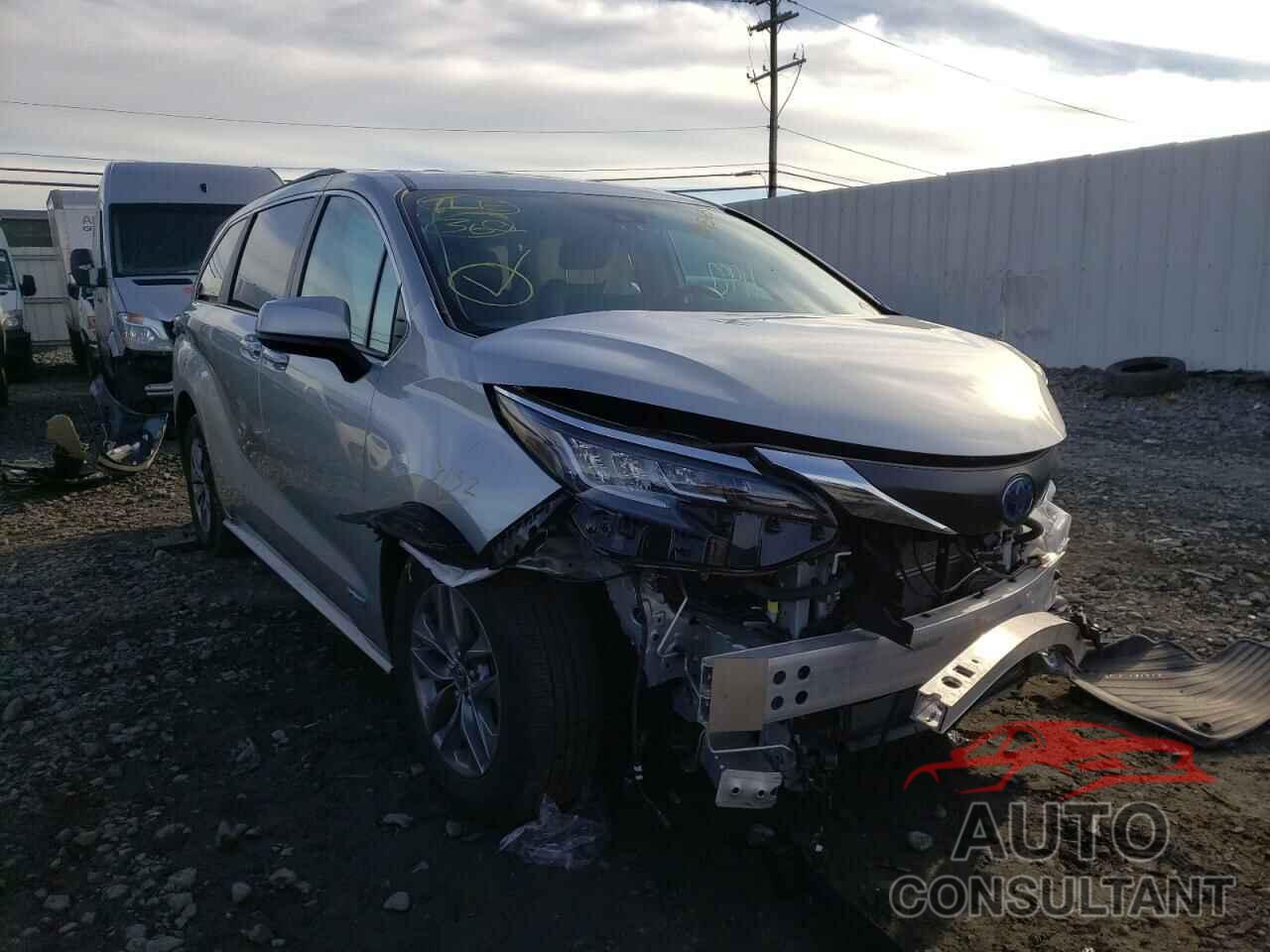 TOYOTA SIENNA 2021 - 5TDKRKEC3MS027161