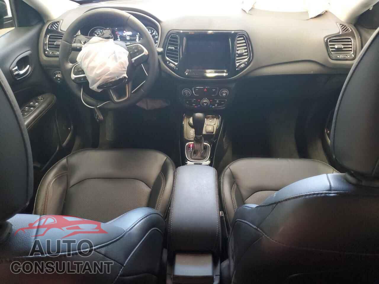 JEEP COMPASS 2018 - 3C4NJDCB0JT401348