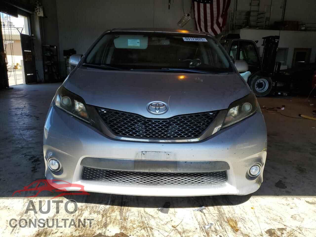 TOYOTA SIENNA 2015 - 5TDXK3DC2FS639954