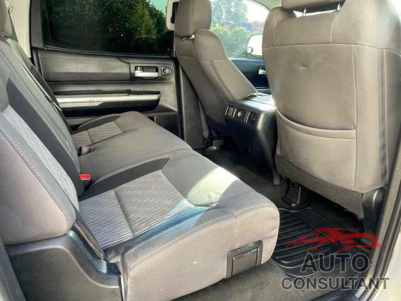TOYOTA TUNDRA 2017 - 5TFEM5F19HX113858