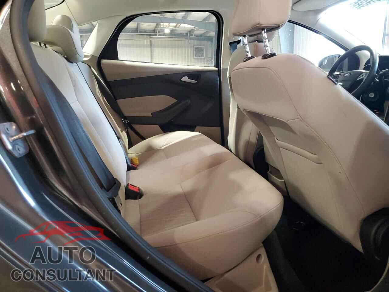 FORD FOCUS 2015 - 1FADP3F26FL330486