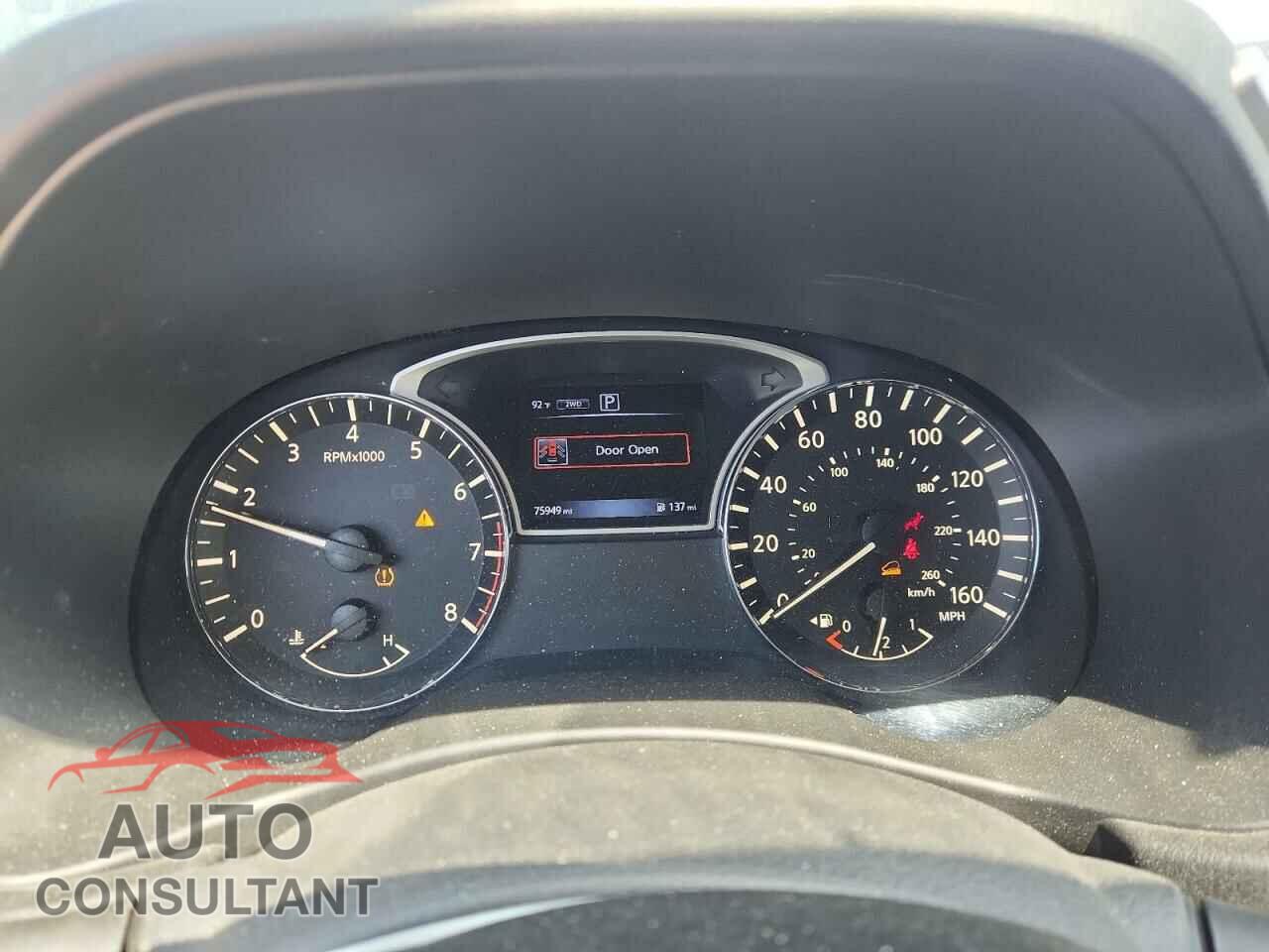 NISSAN PATHFINDER 2017 - 5N1DR2MM1HC660456