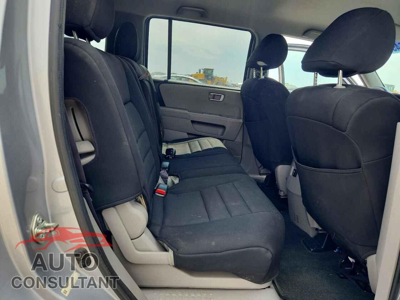 HONDA PILOT 2015 - 5FNYF4H25FB042995