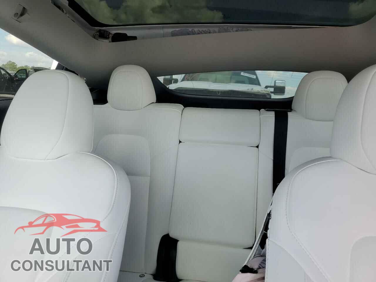 TESLA MODEL Y 2024 - 7SAYGDEDXRF044347