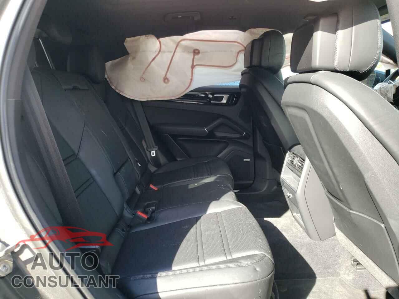PORSCHE CAYENNE 2021 - WP1AA2AY2MDA04310