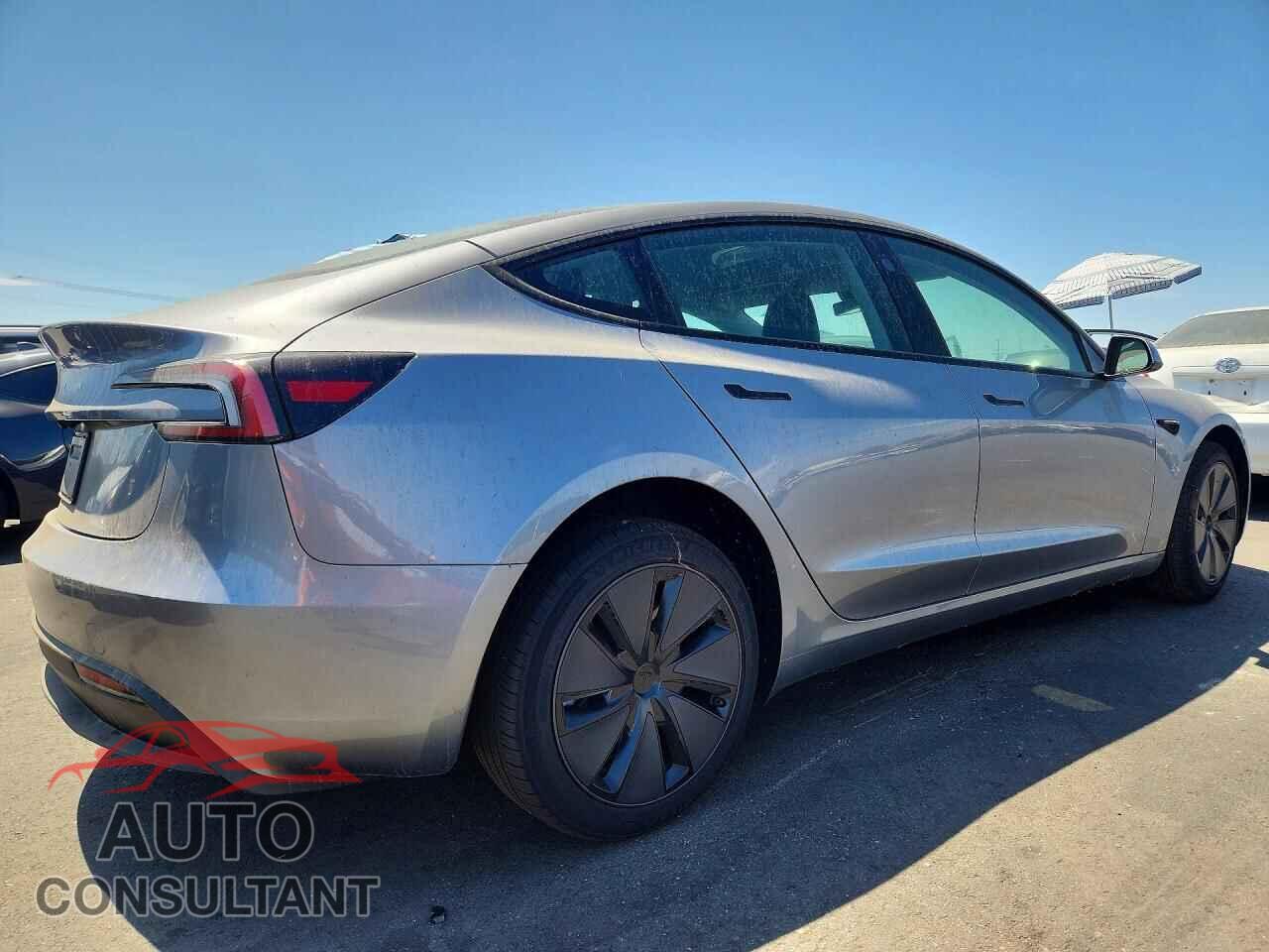 TESLA MODEL 3 2025 - 5YJ3E1EA5SF079403