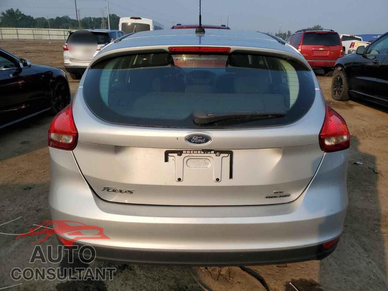 FORD FOCUS 2015 - 1FADP3K28FL367643