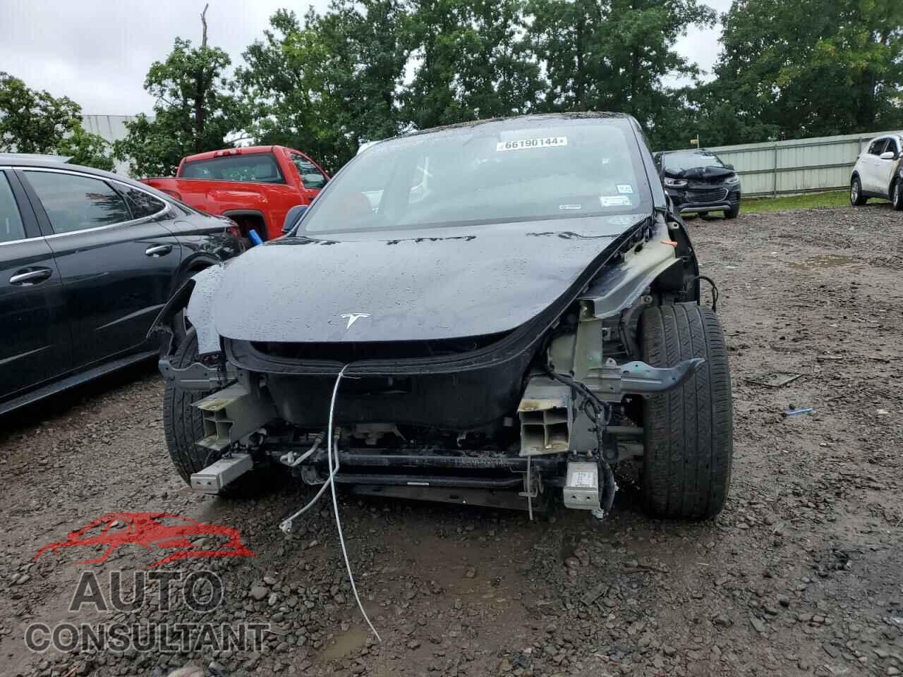 TESLA MODEL 3 2018 - 5YJ3E1EB8JF064076