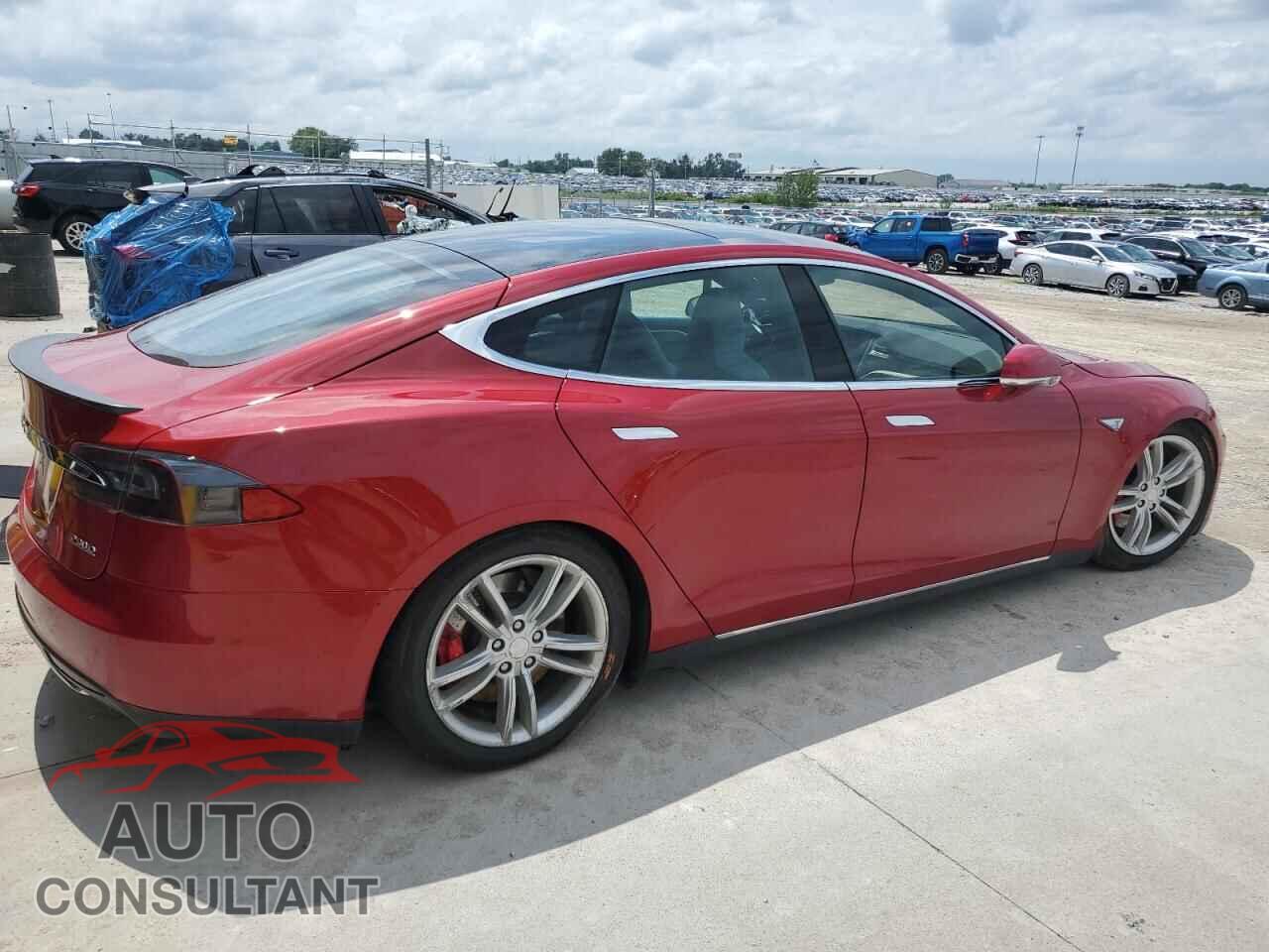 TESLA MODEL S 2015 - 5YJSA1E45FF111824
