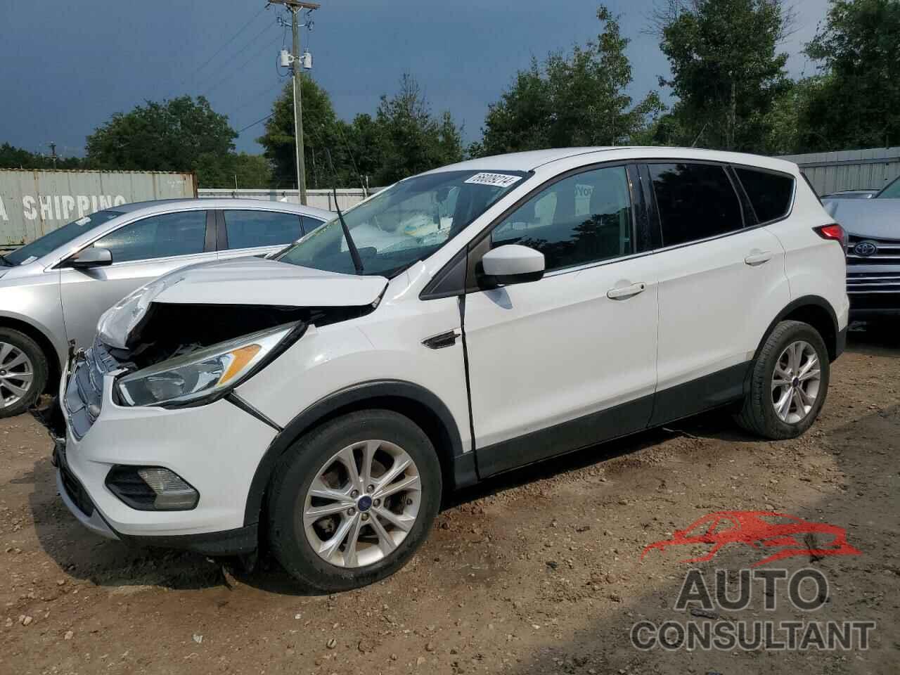 FORD ESCAPE 2017 - 1FMCU0GD8HUC28564