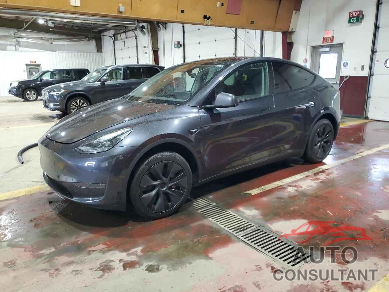 TESLA MODEL Y 2025 - 7SAYGDED0SF272105