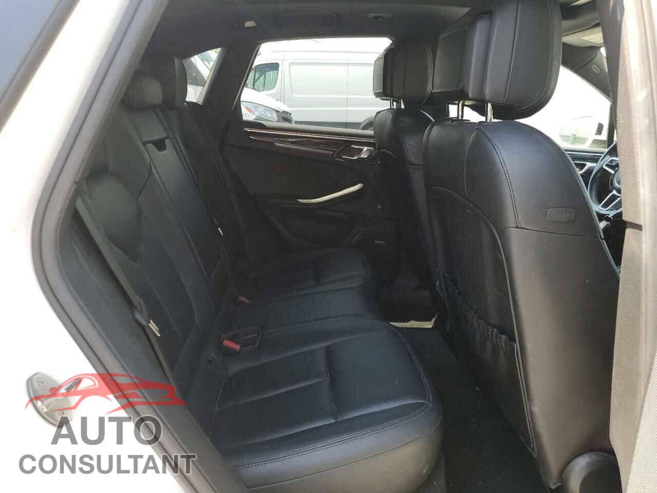 PORSCHE MACAN 2018 - WP1AA2A55JLB00536
