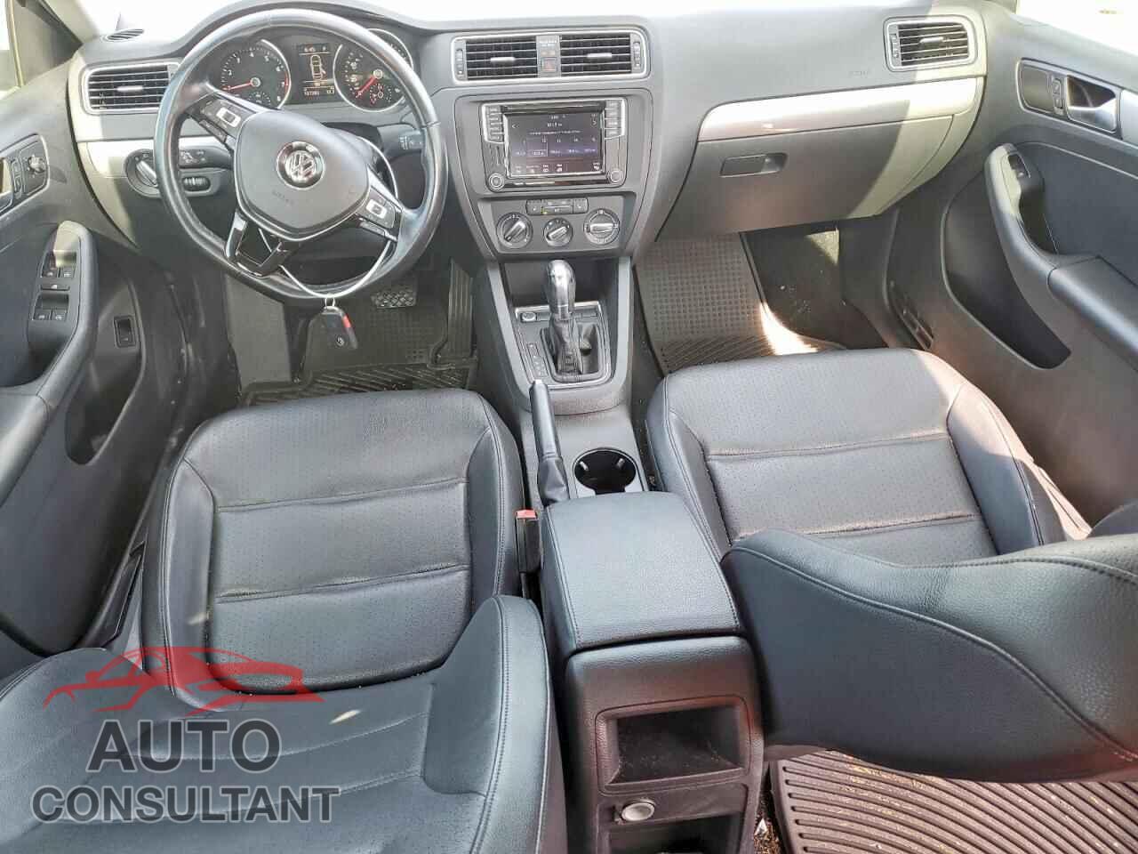 VOLKSWAGEN JETTA 2017 - 3VWDB7AJ1HM330103