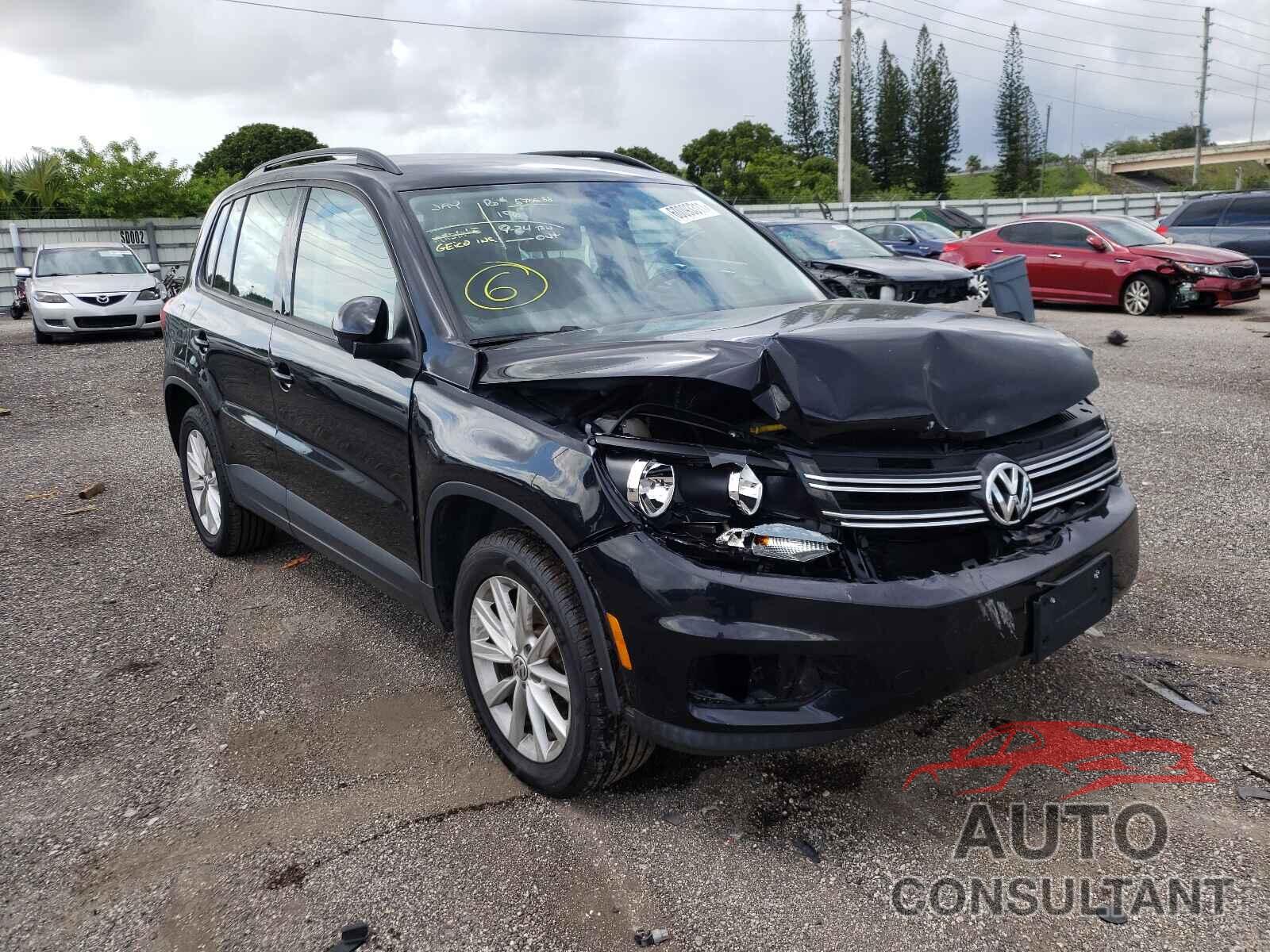 VOLKSWAGEN TIGUAN 2017 - WVGAV7AX1HK046152