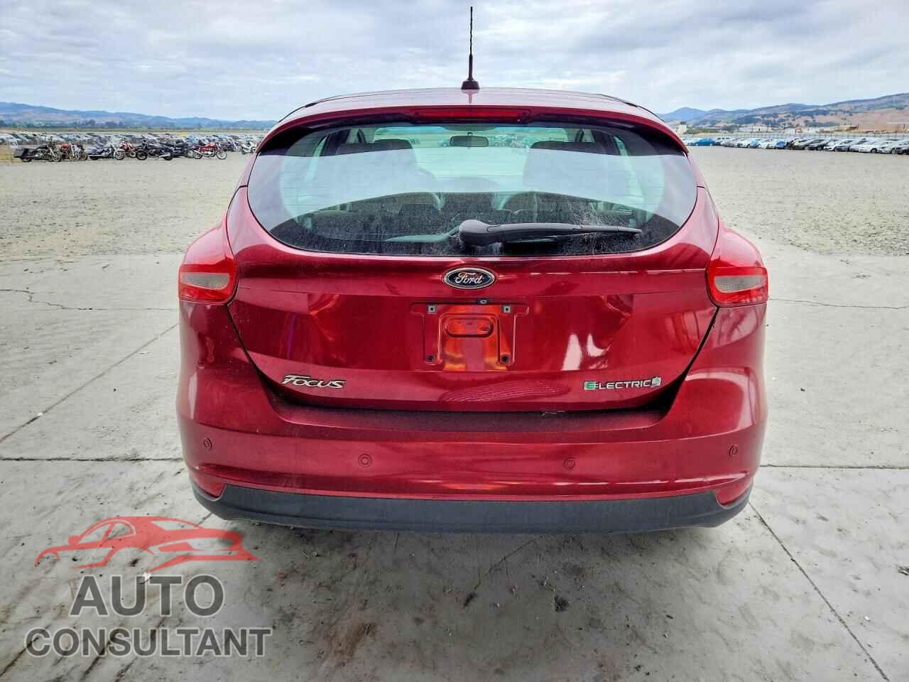 FORD FOCUS 2015 - 1FADP3R43FL222095