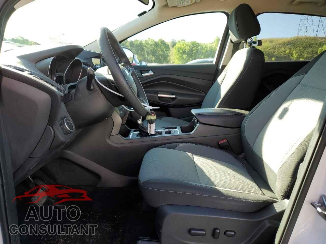 FORD ESCAPE 2017 - 1FMCU9G92HUB80365