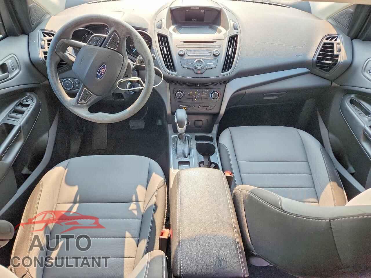 FORD ESCAPE 2017 - 1FMCU0F70HUC71856
