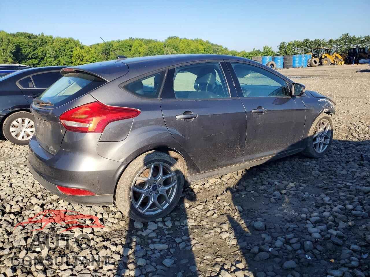 FORD FOCUS 2015 - 1FADP3K22FL264136