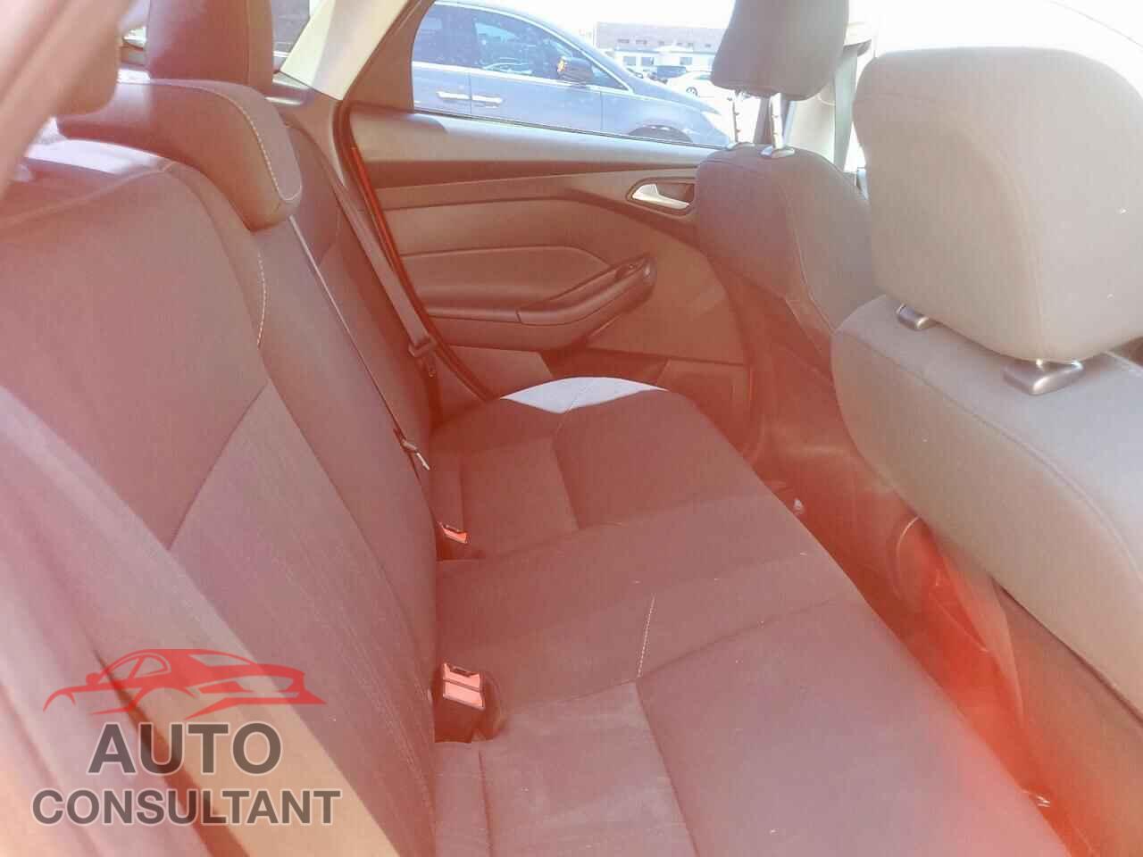 FORD FOCUS 2015 - 1FADP3F29FL366527