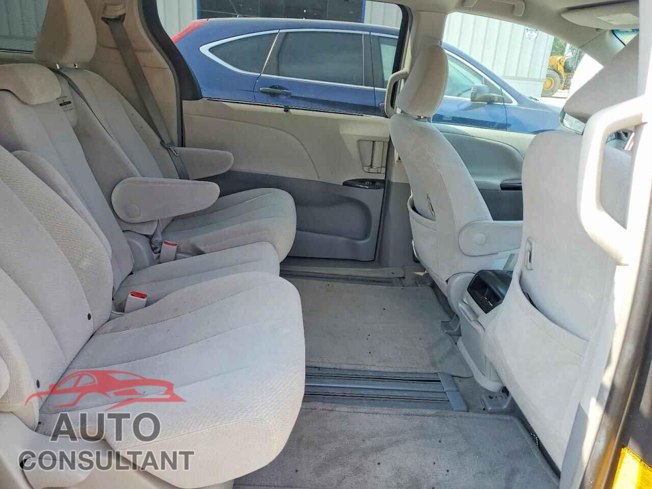 TOYOTA SIENNA 2013 - 5TDKK3DC8DS341805