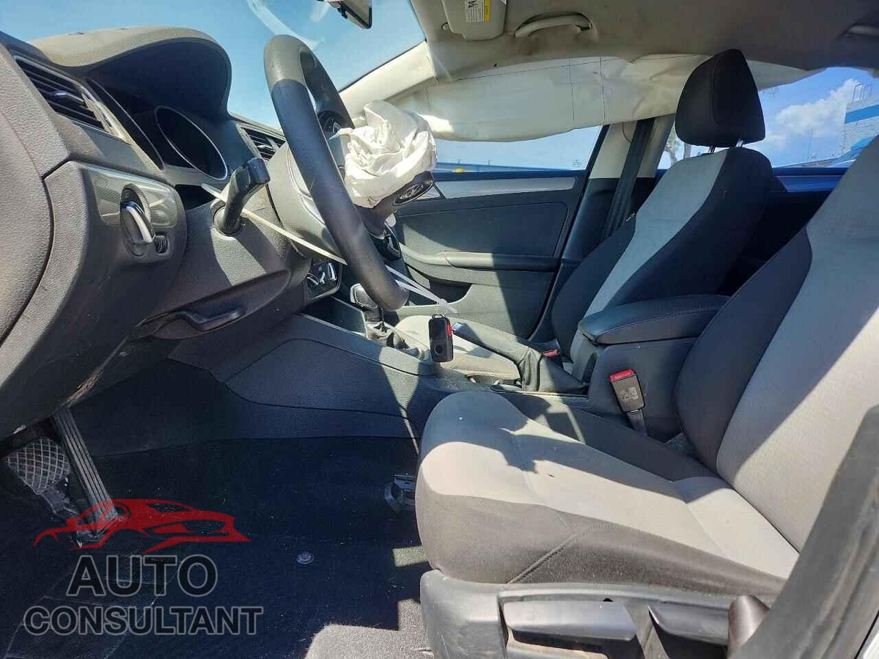 VOLKSWAGEN JETTA 2017 - 3VW2B7AJ1HM399381