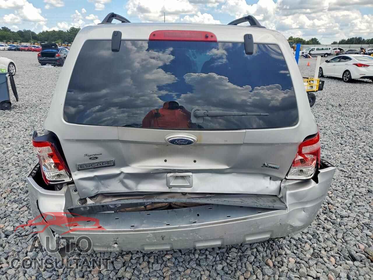 FORD ESCAPE 2010 - 1FMCU9DG4AKB30670