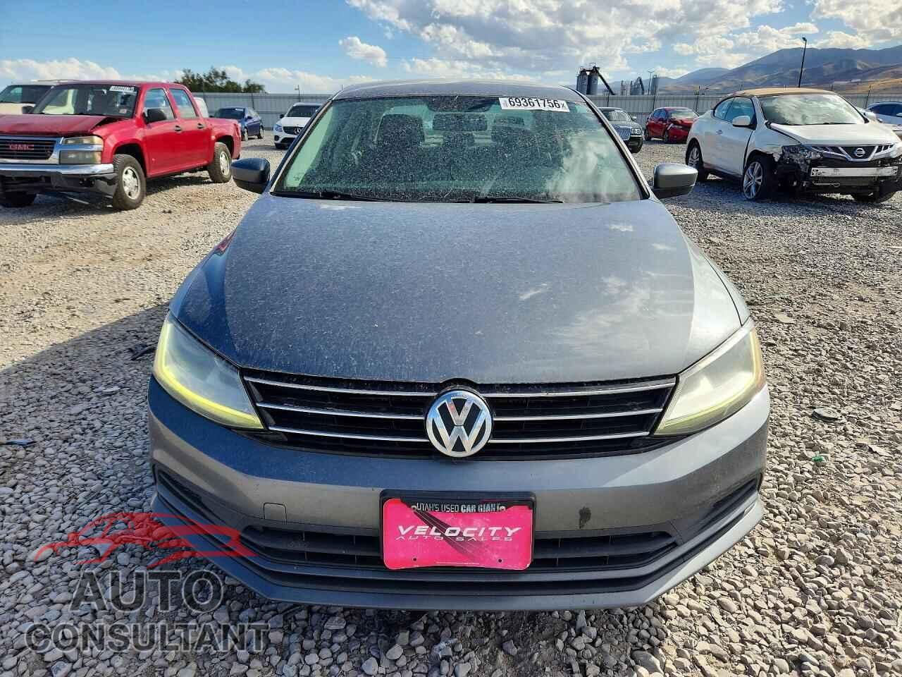 VOLKSWAGEN JETTA 2017 - 3VW2B7AJ5HM313585