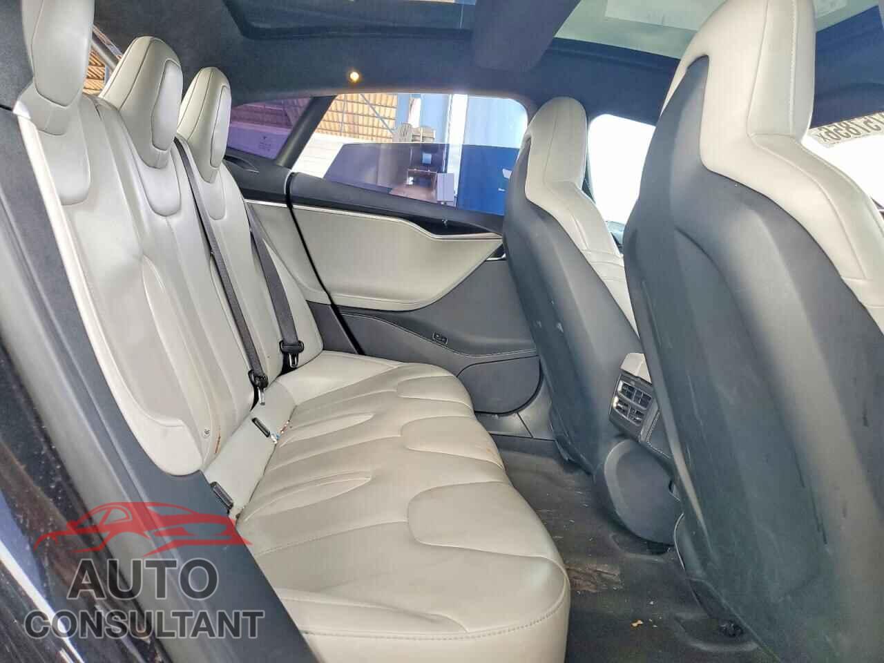 TESLA MODEL S 2015 - 5YJSA1E21FF102519