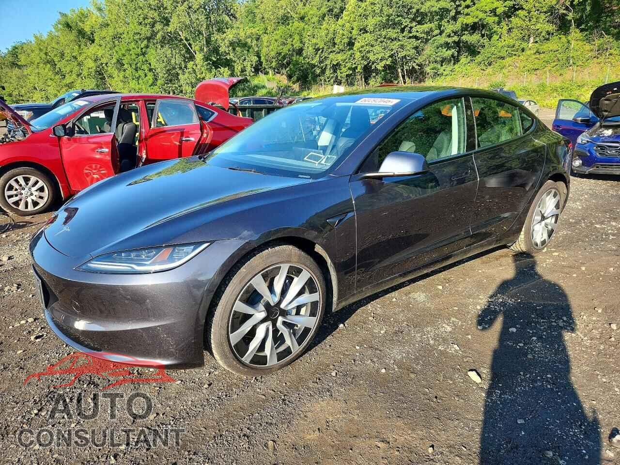 TESLA MODEL 3 2025 - 5YJ3E1EB7SF021060